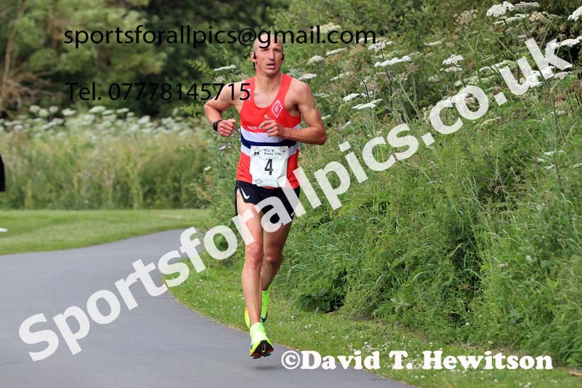 The 2024 Tynedale Pie n Peas 10k Road Race, Ovington to Low Prudhoe Country Park, Northumberland.  Photo: David T. Hewitson/Sports for All Pics